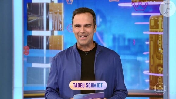 Tadeu Schmidt, apresentador do 'BBB 24', vira assunto na web por look curioso ao vivo