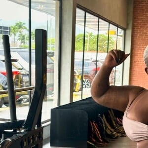 Jojo Todynho, firme e forte no projeto fitness, também mostrou sua iniciação nas aulas de jump