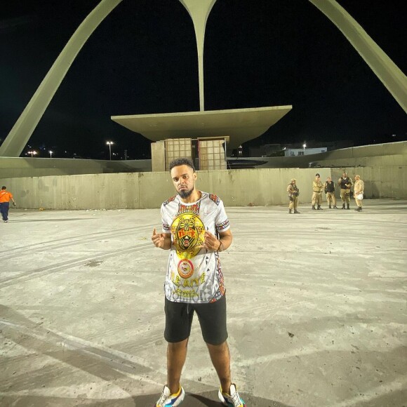 Filho de Anderson Leonardo, que seguiu os passos do pai na música, revelou como foram os últimos momentos de vida do vocalista do Molejo em entrevista à revista Quem