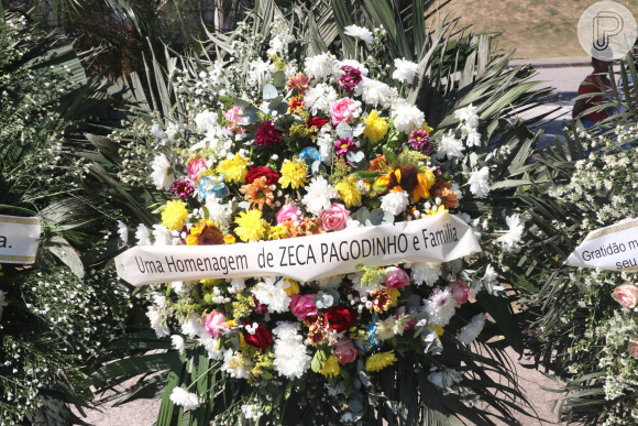 Velório de Anderson Leonardo foi marcado por homenagens de diversas estrelas do samba, como Zeca Pagodinho