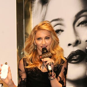 O perfume Truth or Dare de Madonna rapidamente se tornou um dos maiores sucessos