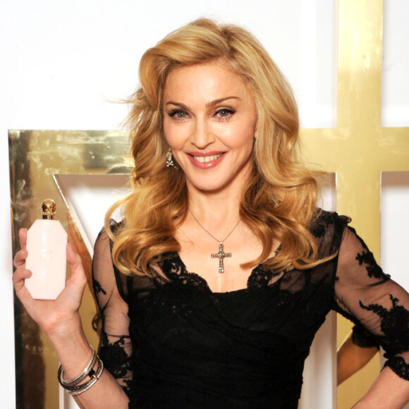 Madonna fez história e aumentou sua fortuna ao lançar o perfume Truth or Dare