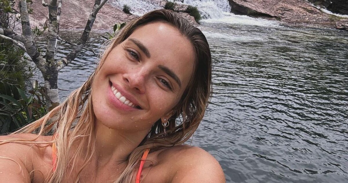 Linda em foto 3x4? Só Carolina Dieckmann! Atriz compartilha foto rara ...