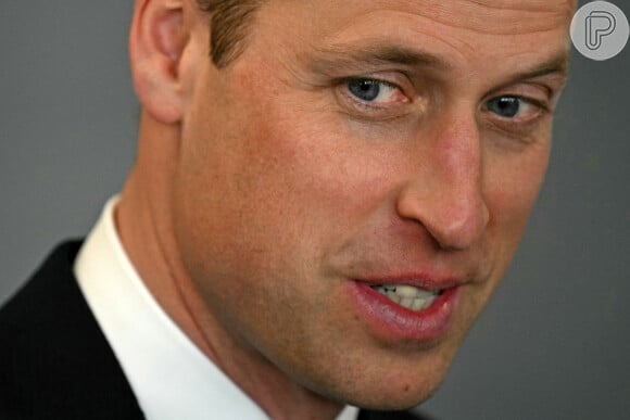 Príncipe William precisa 'equilibrar os assuntos familiares com um elevado papel de liderança dentro da monarquia" e que ele 'carrega a dor da família', detalha revista People