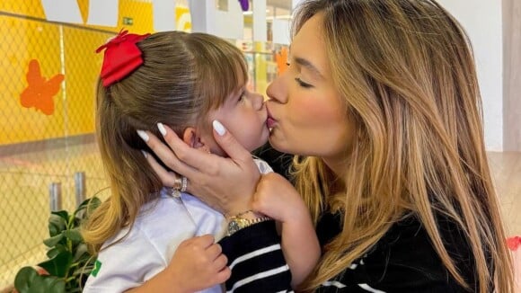 'Desnecessário beijar na boca de filho': Virgínia é alvo de novas críticas por atitude de carinho com a filha Maria Alice na escola