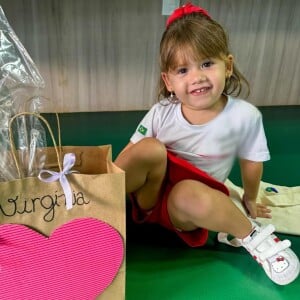 Maria Alice se apresentou para a mãe, Virgínia Fonseca, na escola