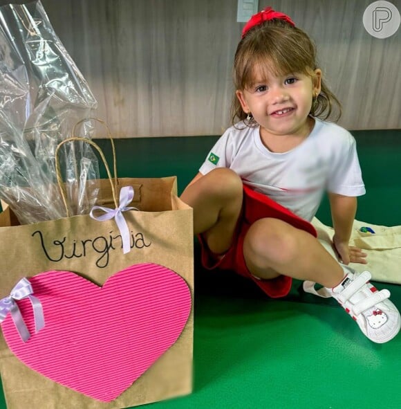 Maria Alice se apresentou para a mãe, Virgínia Fonseca, na escola