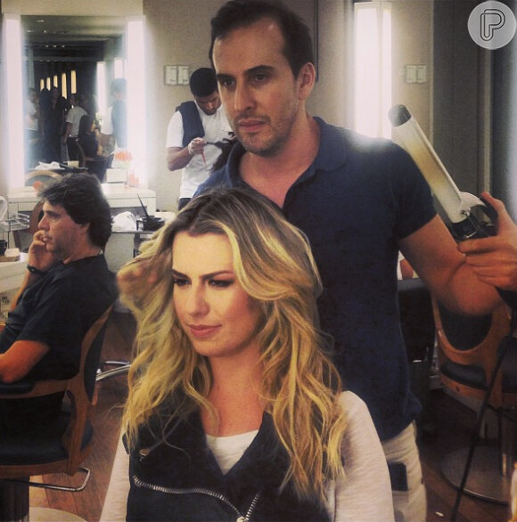 Fernanda Keulla corta o cabelo e posta foto no Instagram