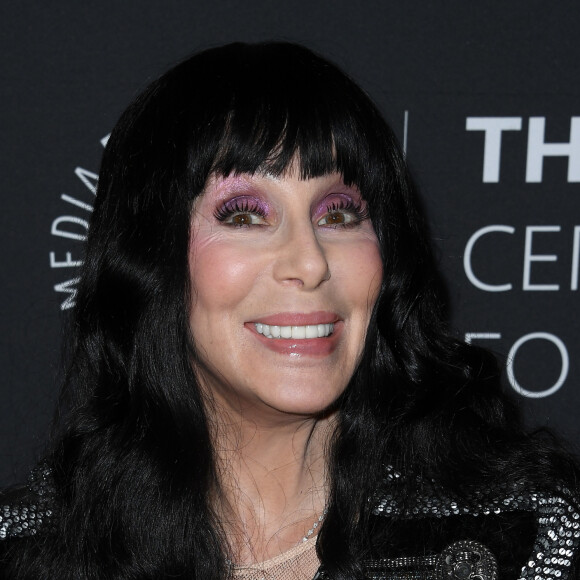 A cantora Cher também mudou sua alimentação e passou a se dedicar à ioga após descobrir o diagnóstico