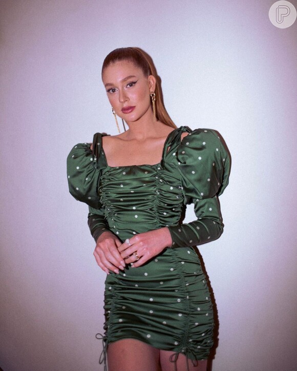 Marina Ruy Barbosa apostou na tendência do vestido de poá e mangas bufantes no "Meus Prêmios Nick", em São Paulo