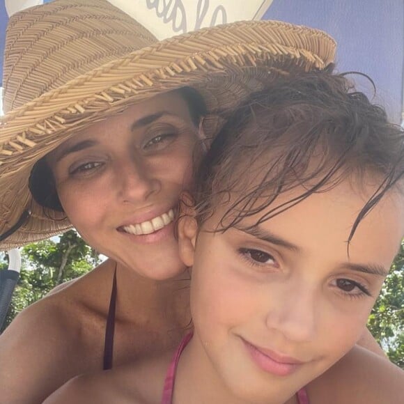 Manoela, filha de Helena Rizzo e Bruno Kayapy, tem 8 anos