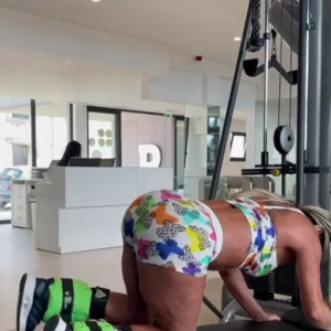 Gretchen compartilhou um vídeo de treino de glúteos e ressaltou que exercícios físicos são a chave para manter seu corpo