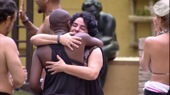 Angélica e Mariza se abraçam depois da Prova do Líder do 'BBB15'