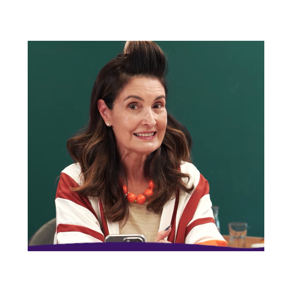 Fátima Bernardes surgiu de cara limpa em um vídeo fazendo um tutorial de make para seu canal