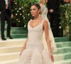 Bruna Marquezine contou que 'fingiu costume' no MET Gala, elogiando outros artistas em fila da escadaria