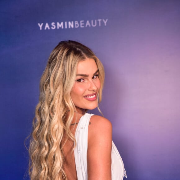 Yasmin Brunet exibiu tatuagem íntima no bumbum durante sua festa de aniversário