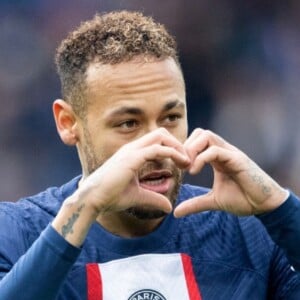 Neymar e Bruna Biancardi estão passando Dia dos Namorados na casa do jogador em Mangaratiba