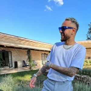 Neymar e Bruna Biancardi retomaram namoro após o jogador trair duas vezes a mãe de sua filha