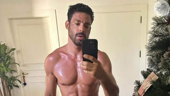 Cauã Reymond mostra dieta para manter corpo sarado e atiça imaginação de fãs na web