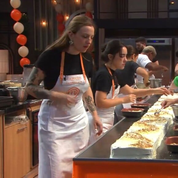 Integrantes do grupo laranja ficaram em desvantagem já que não conseguiram pegar açúcar, nem fermento no 'MasterChef Brasil 2024'