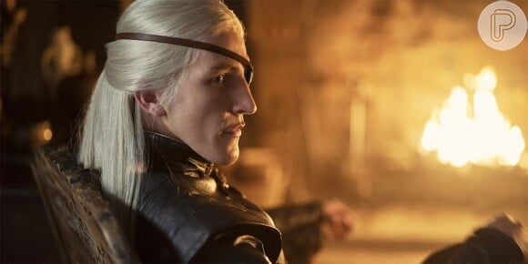 Ator de Aemond Targaryen achou que cena de nu frontal em 'House of The Dragon' era necessária para mostrar mais do personagem