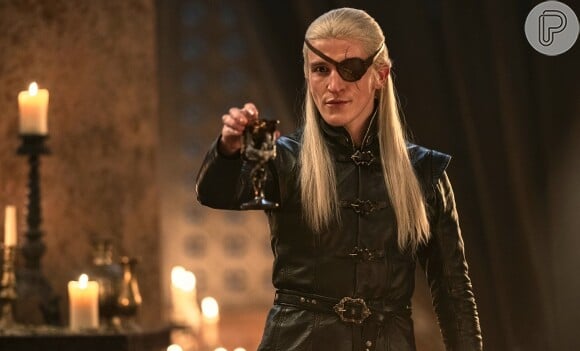 Ator de Aemond Targaryen, Ewan Mitchell aprovou fazer cena de nu frontal em 'House of The Dragon' para contar mais do personagem
