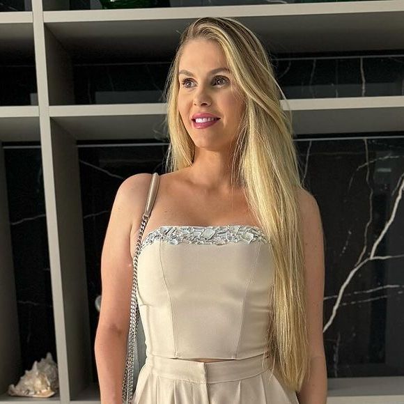 Bárbara Evans ainda quer fazer uma cirurgia para remover a flacidez da pele dos braços, que deve ficar para um futuro próximo