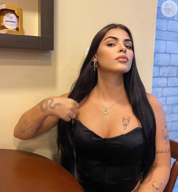 A influenciadora Sophia Barcllay deu uma entrevista onde afirmou que o político esteve presente em uma festinha íntima de Neymar