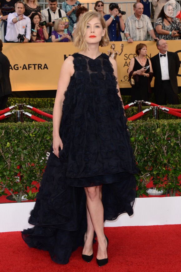 Rosamund Pike veste Vera Wang no Screen Actors Guild Awards 2015