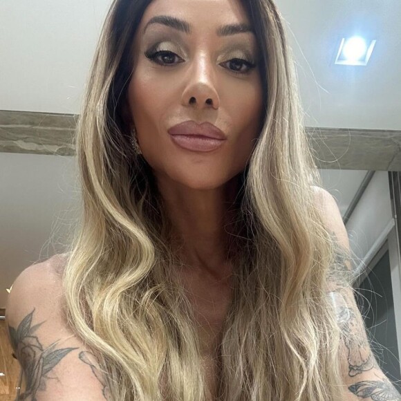 Maya Massafera alegou ter passado por uma segunda cirurgia após a primeira deixar sua voz rouca e fraca