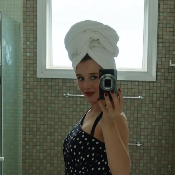 Beleza de Duda Reis no registro, feito com uma câmera digital antiga, rendeu muitos elogios nas redes sociais