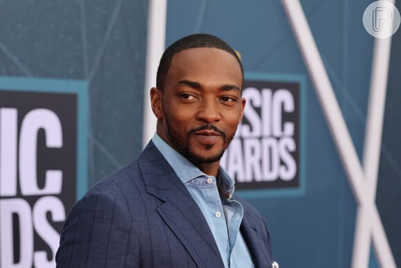 Antes mais magro, Anthony Mackie, usou e abusou dos treinos de força para construir um corpo de super-herói