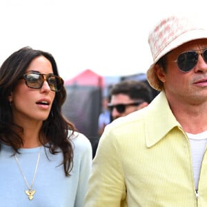 Atualmente, Brad Pitt está namorando a designer de jóias Ines de Ramon