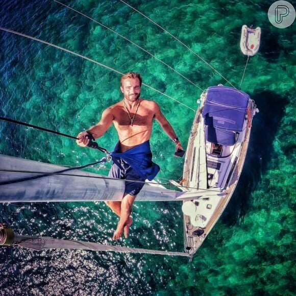 Hoje, 24 anos após sua estreia na Globo, Max Fercondini vive em Portugal à beira-mar, literamente dentro de um barco 