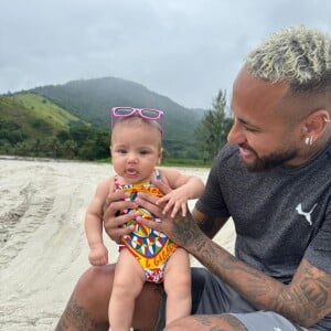 Neymar compartilhou com internautas um momento bastante afetivo com Mavie, sua filha do meio