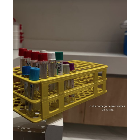 Jade Magalhães mostrou ter passando por alguns exames de sangue, procedimento padrão na gravidez