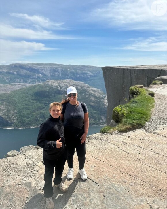 Mãe de Neymar em foto de férias com o neto, Davi Lucca, filho mais velho do atacante