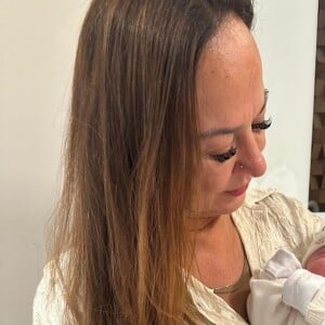 Mãe de Neymar com a neta caçula, Helena, nascida em 2024