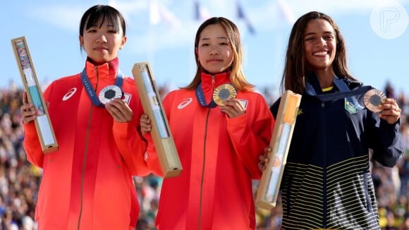 Rayssa Leal divide o pódio com as japonesas Coco Yoshizawa e Liz Acama nos Jogos Olímpicos de Paris 2024