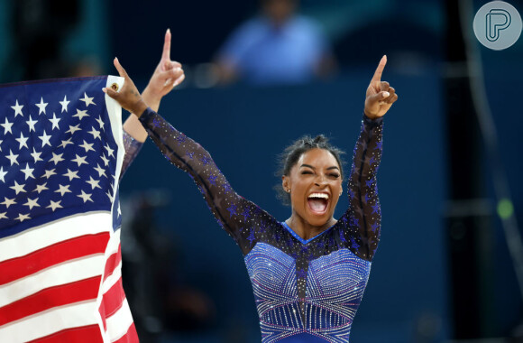 Com 59.131 pontos, a americana conquistou o ouro na ginástica individual e ficou à frente de Rebeca Andrade, que levou a prata, e a compatriota Sunisa Lee, bronze