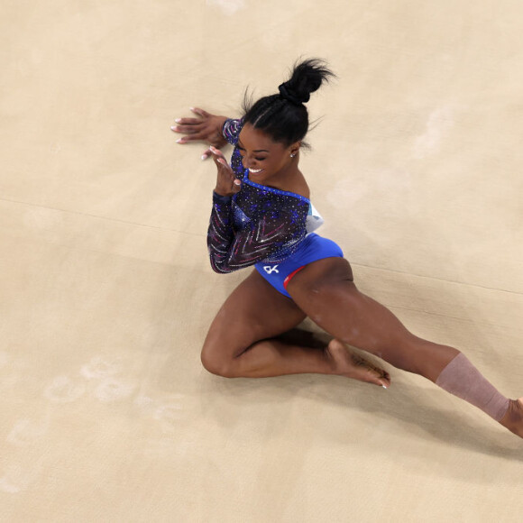 Simone Biles se lembra de comer cereal com água quando era nova, porque não tinha dinheiro para comprar leite.