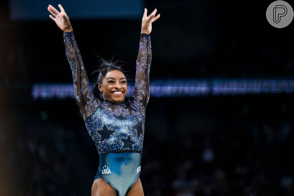 No mesmo ano em que foi adotada, Biles visitou um centro de ginástica durante uma excursão à creche. Enquanto brincavam, um treinador notou o talento raro e natural de Biles