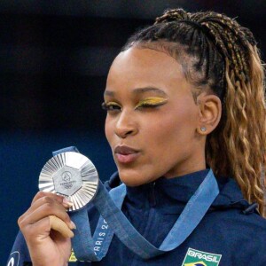 Rebeca Andrade é mãe de pet e dona de duas medalhas nas Olimpíadas de Paris 2024