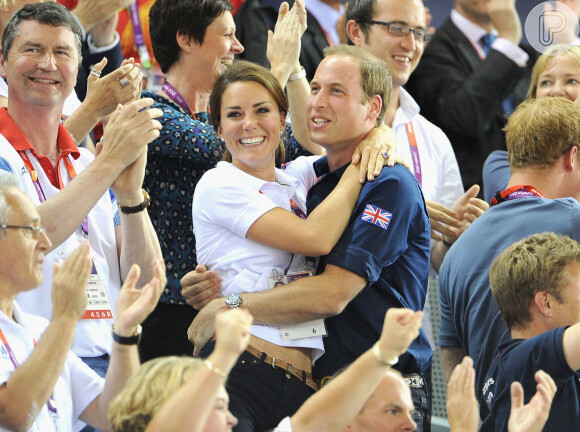 Ao lado do príncipe Harry e do príncipe William , Kate foi vista torcendo em uma infinidade de eventos, incluindo hipismo, ciclismo e vela em Londres, 2012