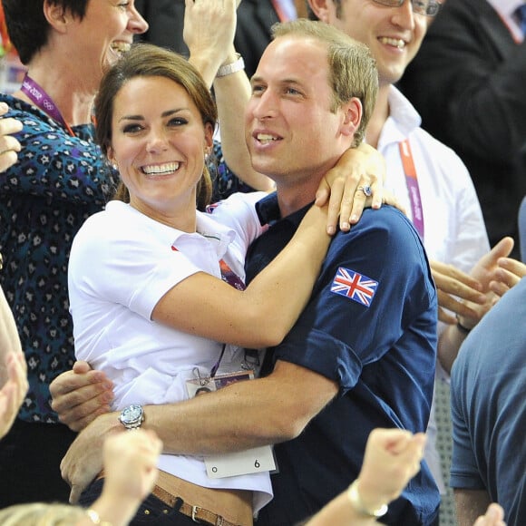 Ao lado do príncipe Harry e do príncipe William , Kate foi vista torcendo em uma infinidade de eventos, incluindo hipismo, ciclismo e vela em Londres, 2012