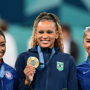 Simone Biles, Rebeca Andrade e Jordan Chiles são as medalhistas na final de solo das Olimpíadas de Paris 2024, o primeiro pódio negro do esporte nos Jogos Olímpicos