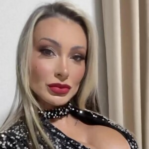 Depois de polêmicas com a Igreja Universal, Andressa Urach prometeu que não vai cobrar dízimo em sua igreja