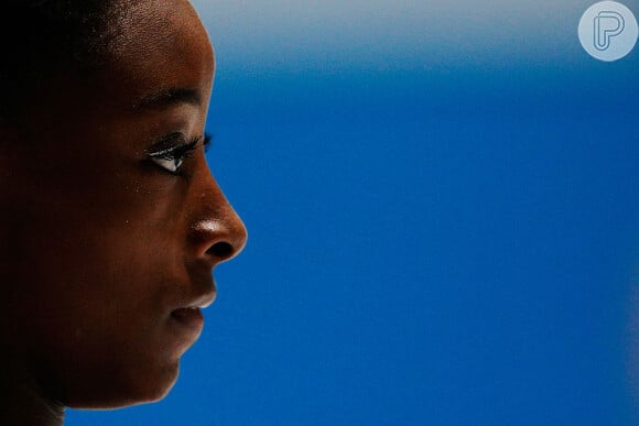 Por que Simone Biles e sua ex-companheira de equipe dos EUA estão envolvidas em uma treta na internet?