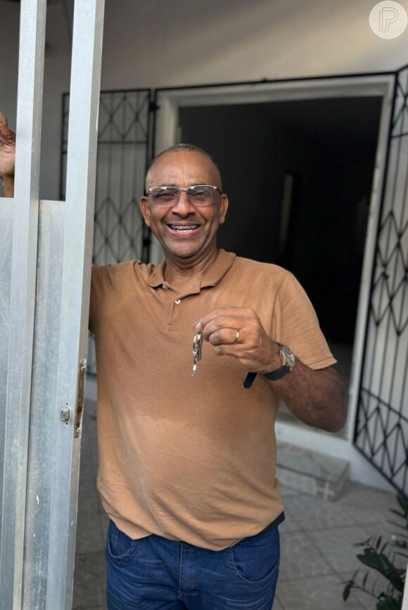 O pastor Dermeval de Brito, pai de Davi Brito, ficou emocionado com a casa nova