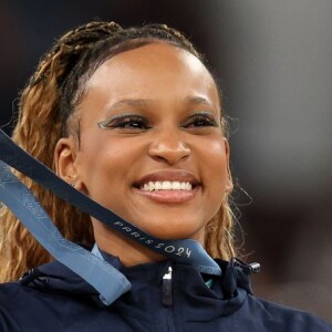 Rebeca Andrade ganhou medalha de ouro no pódio criticado por Nadia Comaneci